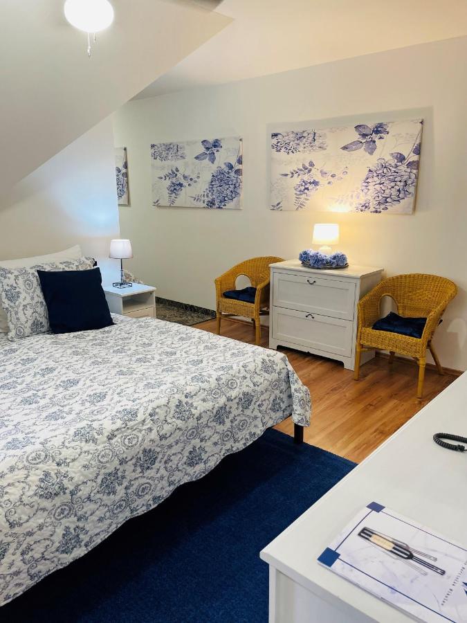 Hotel Marcincak*** Микулов Екстериор снимка