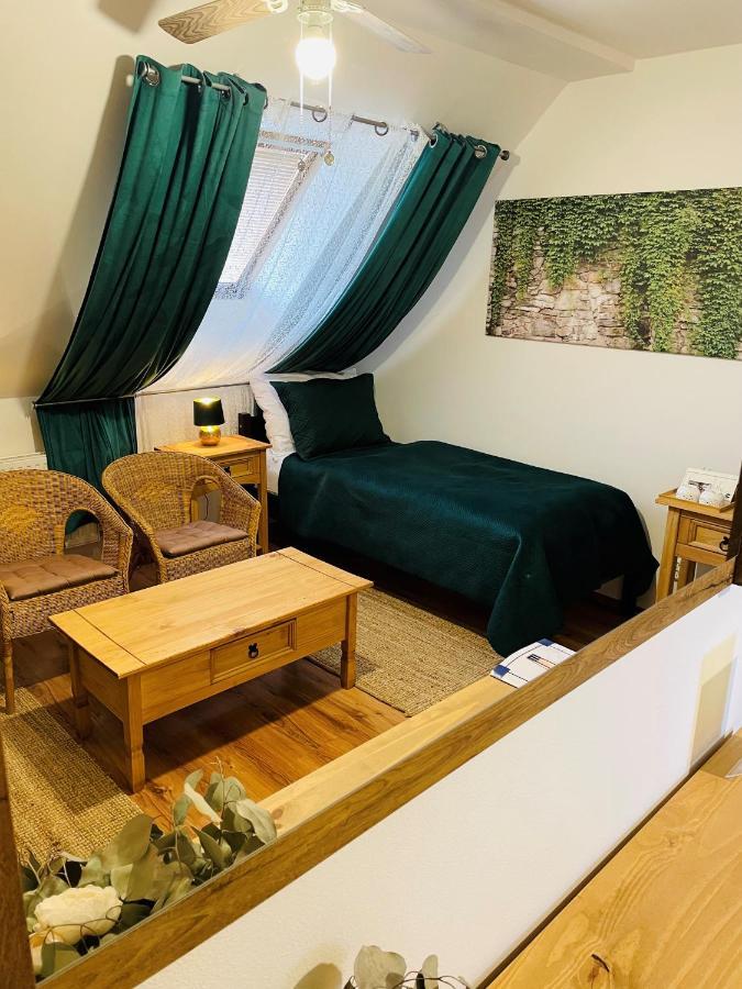 Hotel Marcincak*** Микулов Екстериор снимка
